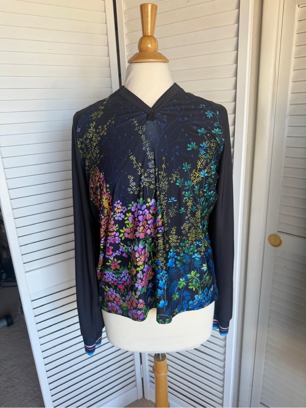Johnny Was Active Jewel Tone Floral Featherweight Pullover Hoodie M Gorpcore